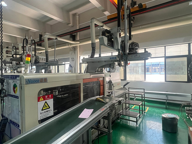 MIM injection molding machine