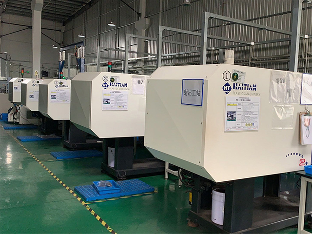 Metal injection molding machines